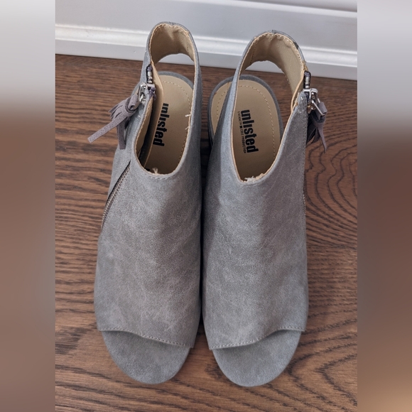 Open Toe Block Heel Ankle Booties - Picture 6 of 8